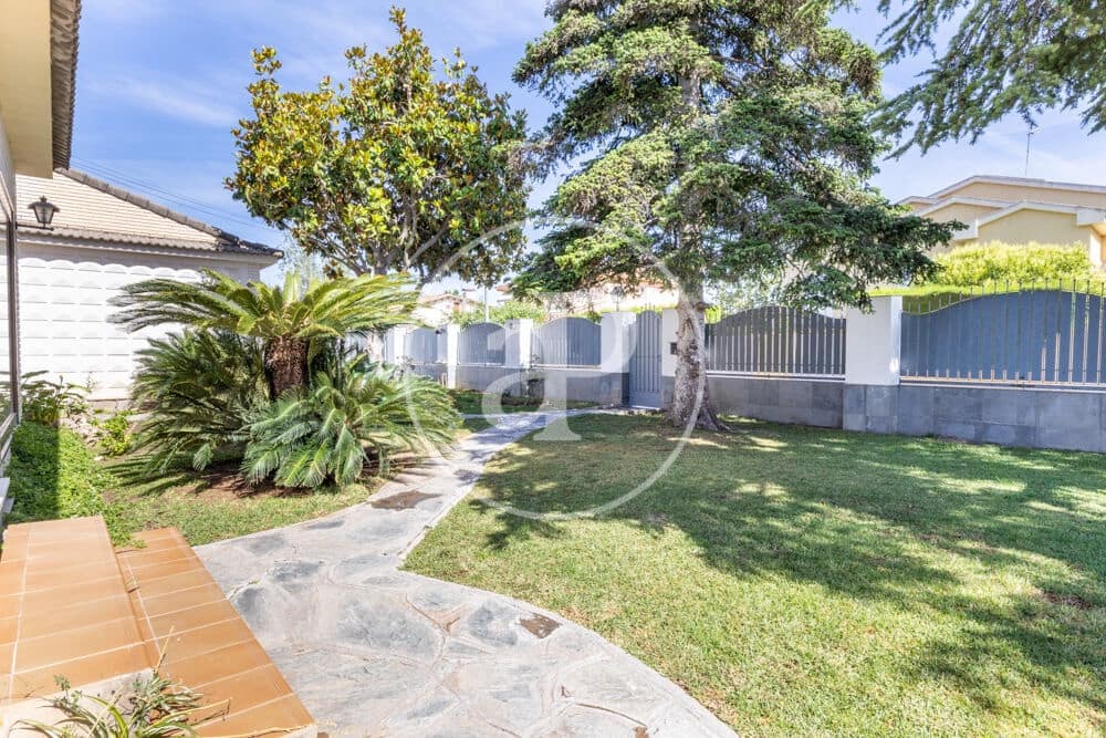 5 soveværelse Villa til leje i L'Eliana med swimmingpool - € 4.500 (Ref: 9806545)