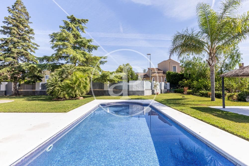 5 soveværelse Villa til leje i L'Eliana med swimmingpool - € 4.500 (Ref: 9806545)