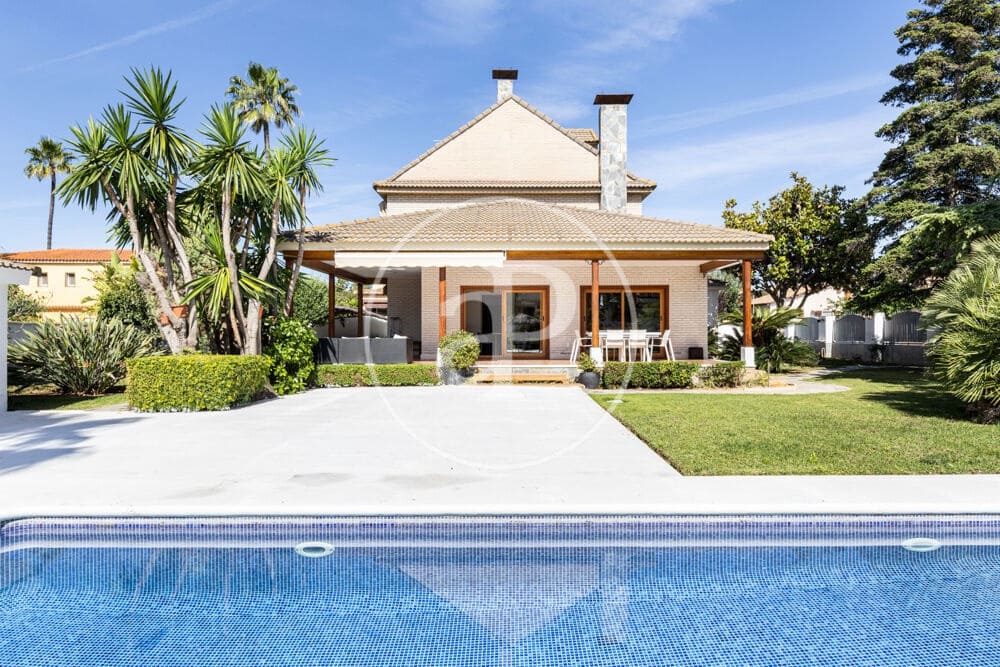 5 soveværelse Villa til leje i L'Eliana med swimmingpool - € 4.500 (Ref: 9806545)