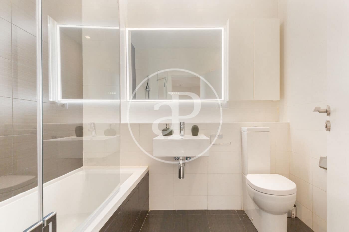 Appartement de 3 chambres à louer à Valence ville - 2 900 € (Ref: 9808054)