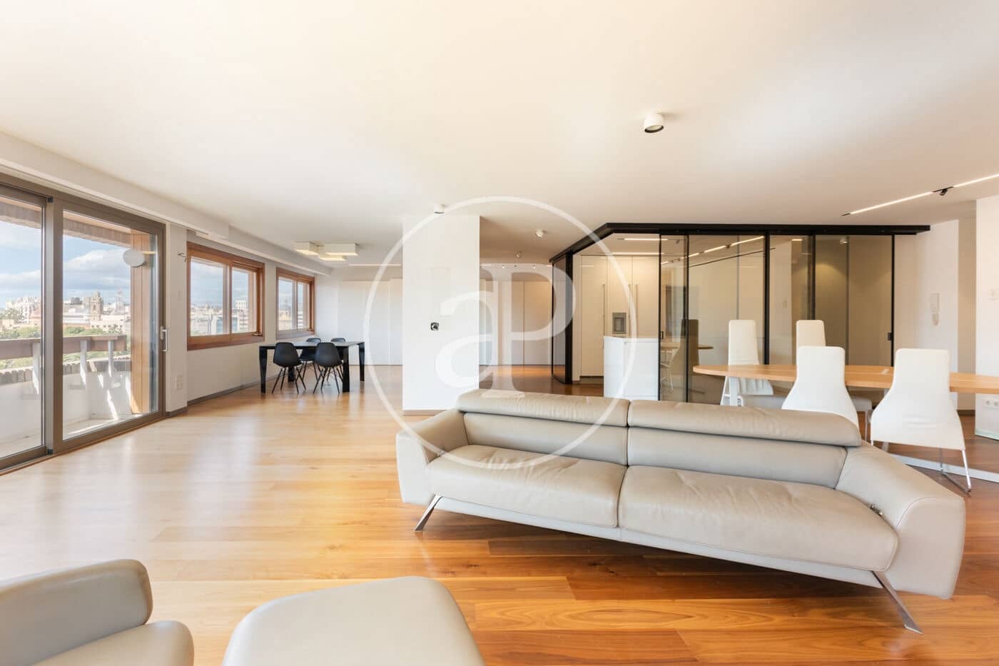 Apartamento de 3 habitaciones en València ciudad en alquiler con garaje - 4.500 € (Ref: 9808058)