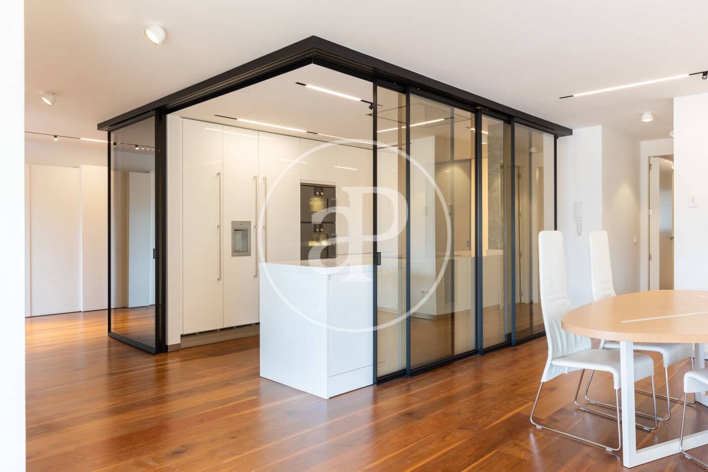 Apartamento de 3 habitaciones en València ciudad en alquiler con garaje - 4.500 € (Ref: 9808058)