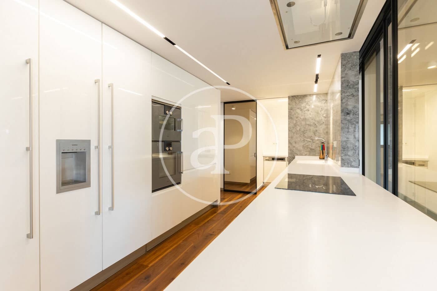 Apartamento de 3 habitaciones en València ciudad en alquiler con garaje - 4.500 € (Ref: 9808058)