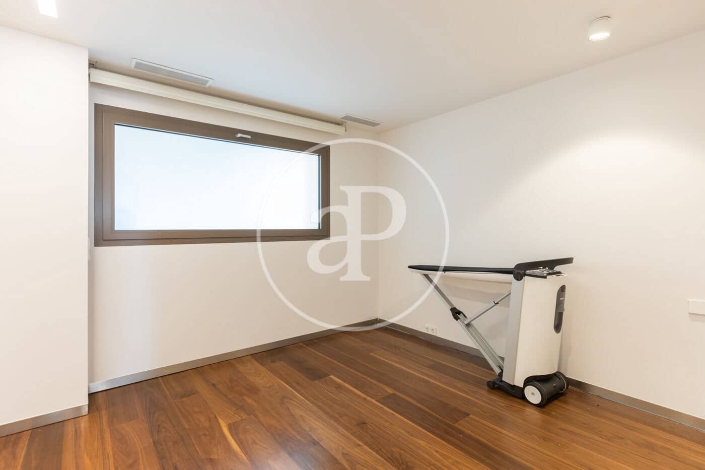 Apartamento de 3 habitaciones en València ciudad en alquiler con garaje - 4.500 € (Ref: 9808058)