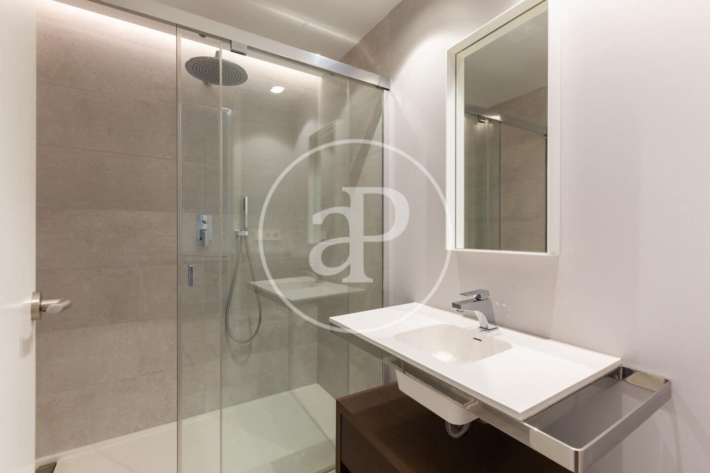 Apartamento de 3 habitaciones en València ciudad en alquiler con garaje - 4.500 € (Ref: 9808058)