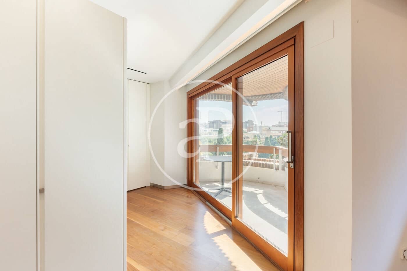 Apartamento de 3 habitaciones en València ciudad en alquiler con garaje - 4.500 € (Ref: 9808058)