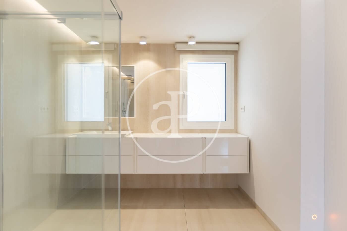 Apartamento de 3 habitaciones en València ciudad en alquiler con garaje - 4.500 € (Ref: 9808058)