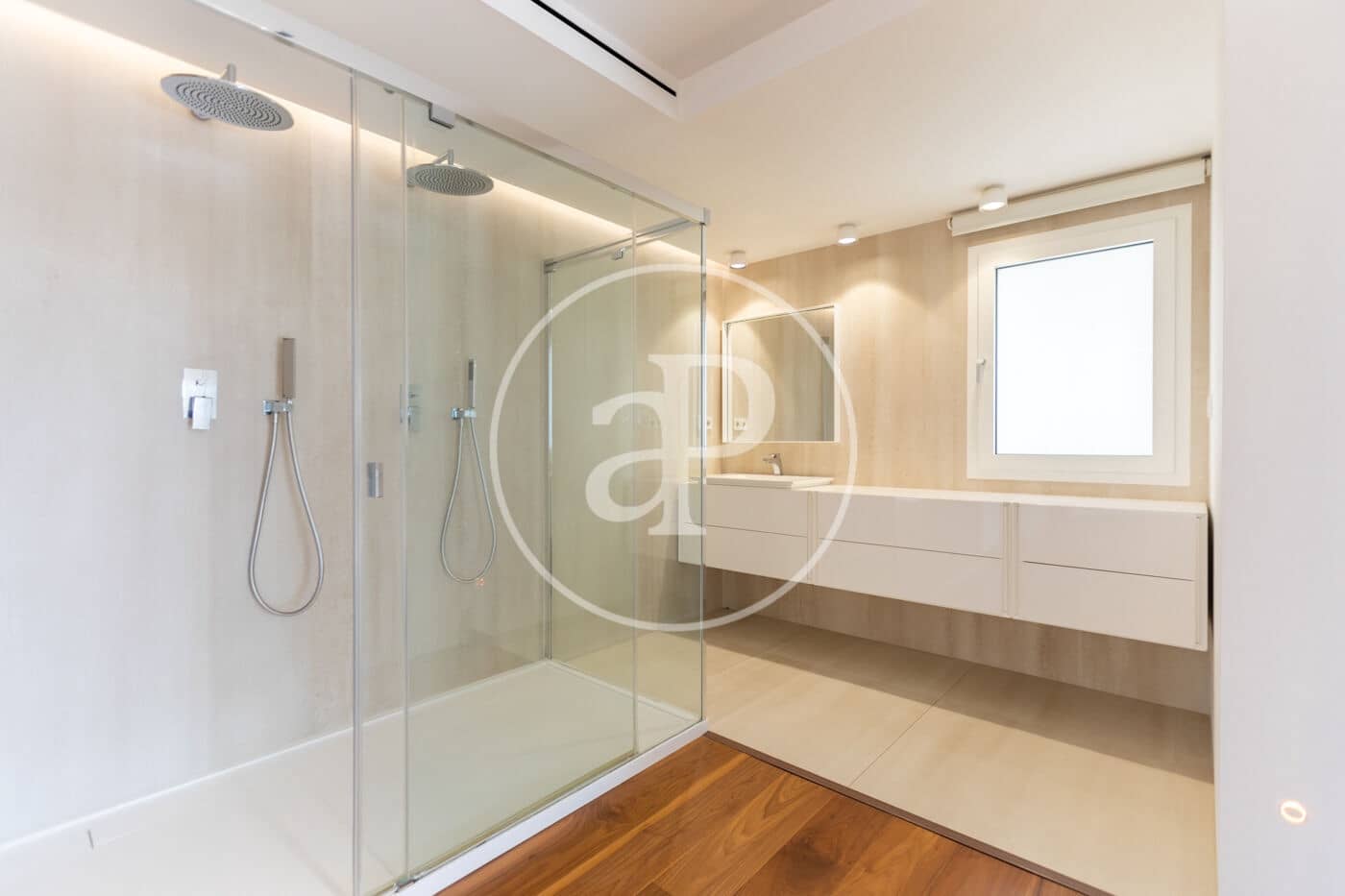 Apartamento de 3 habitaciones en València ciudad en alquiler con garaje - 4.500 € (Ref: 9808058)