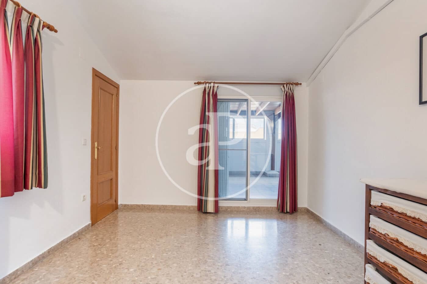 5 quarto Apartamento para arrendar em Valencia cidade com garagem - 3 800 € (Ref: 9820597)