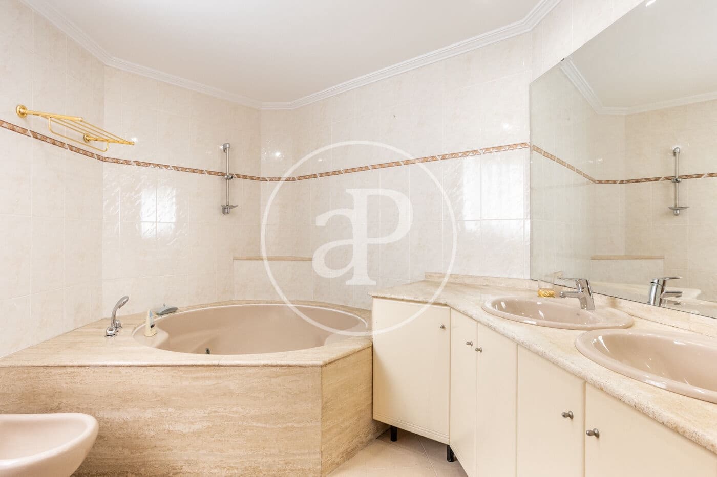 5 quarto Apartamento para arrendar em Valencia cidade com garagem - 3 800 € (Ref: 9820597)