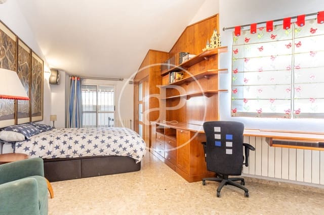 5 quarto Apartamento para arrendar em Morvedre, Valência cidade com garagem - 3 800 € (Ref: 9820597)
