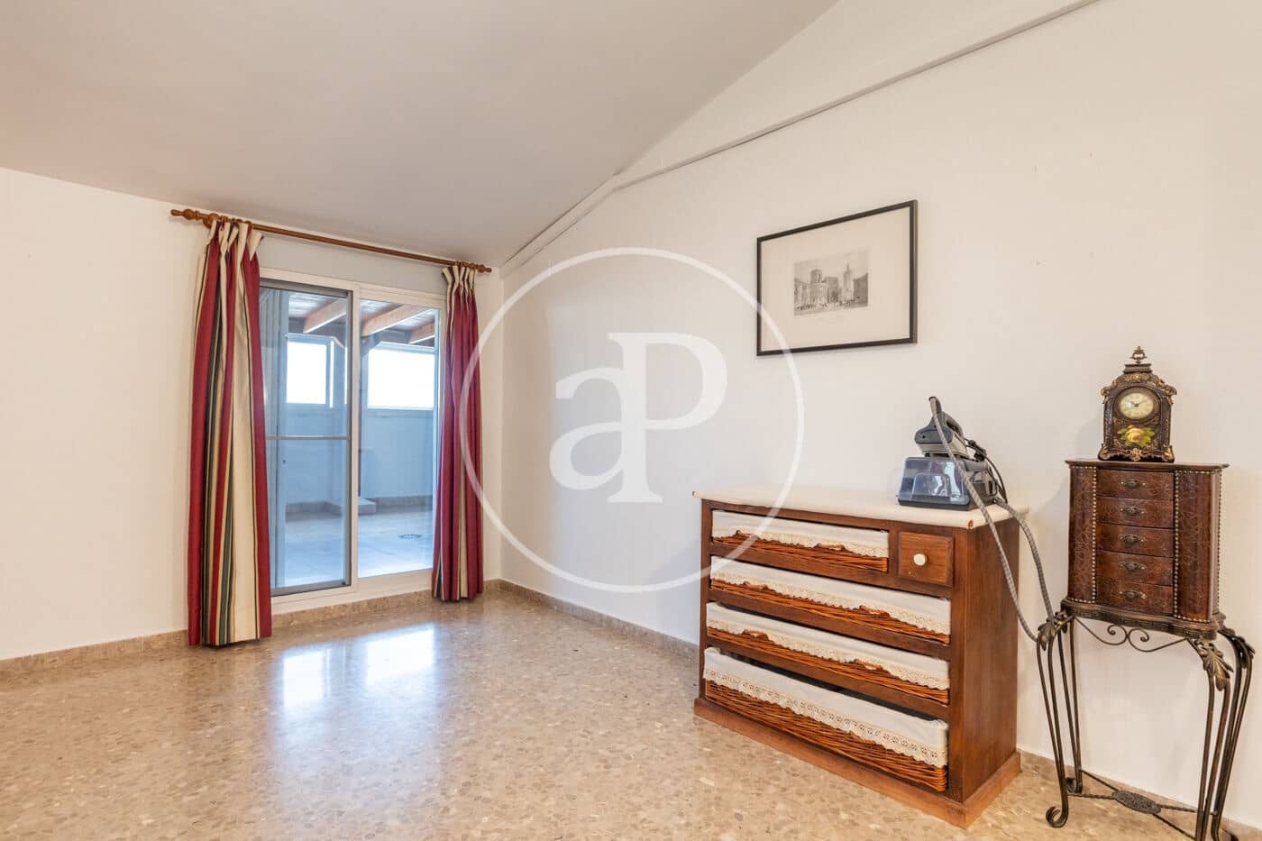 5 quarto Apartamento para arrendar em Valencia cidade com garagem - 3 800 € (Ref: 9820597)