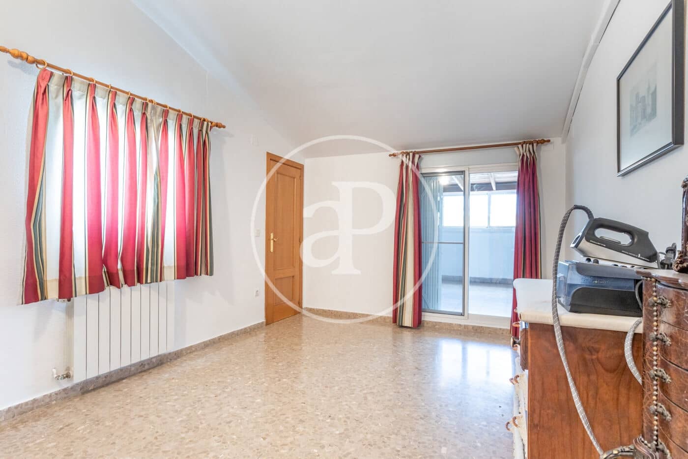 5 quarto Apartamento para arrendar em Valencia cidade com garagem - 3 800 € (Ref: 9820597)