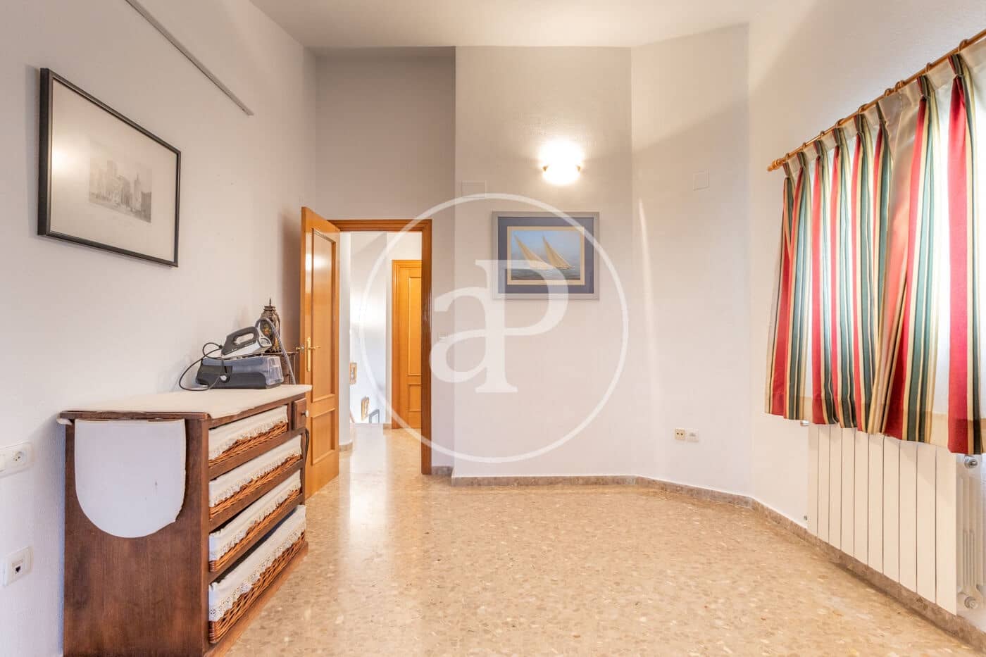 5 quarto Apartamento para arrendar em Valencia cidade com garagem - 3 800 € (Ref: 9820597)