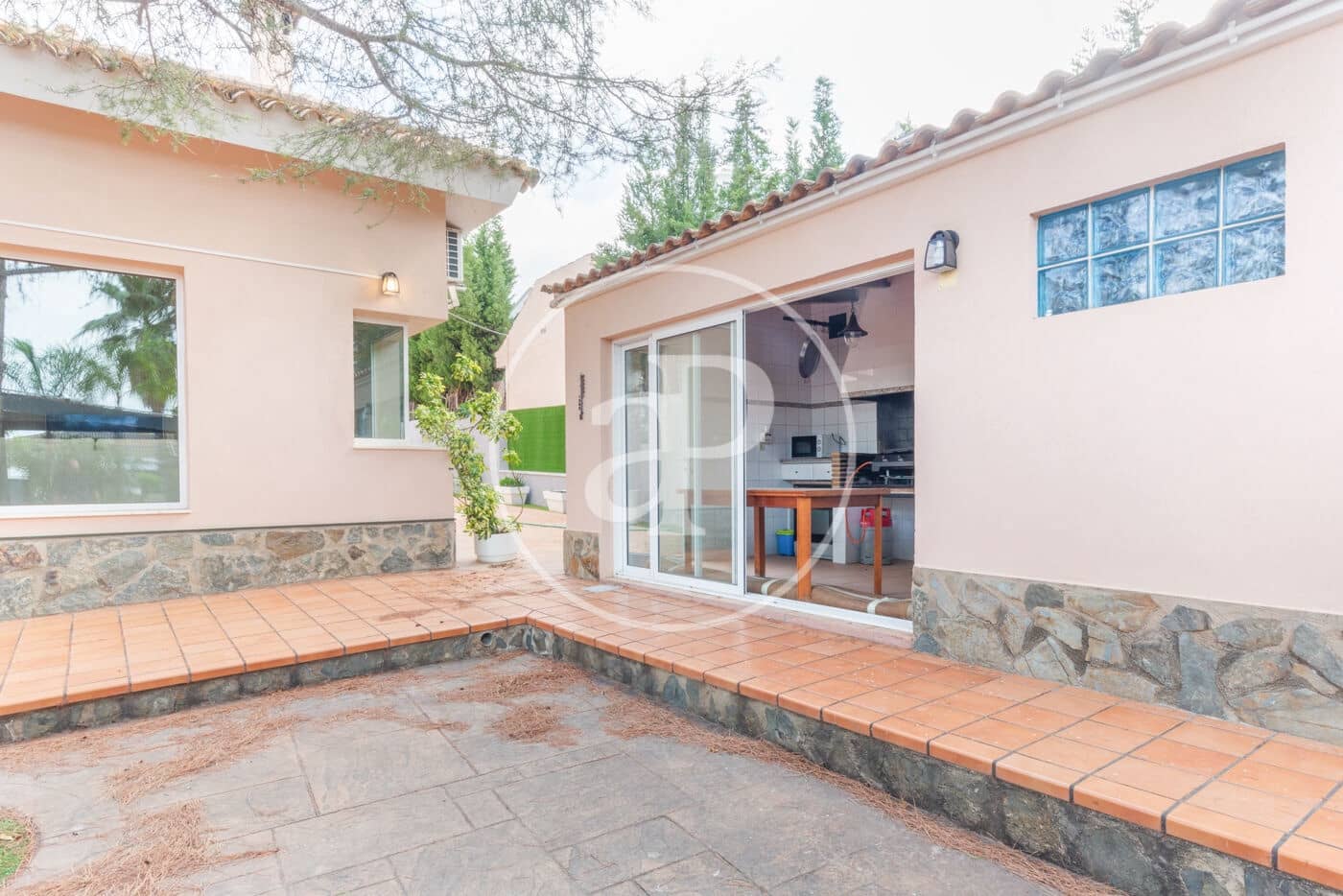 6 bedroom Villa for rent in Betera with pool - € 3,800 (Ref: 9820603)