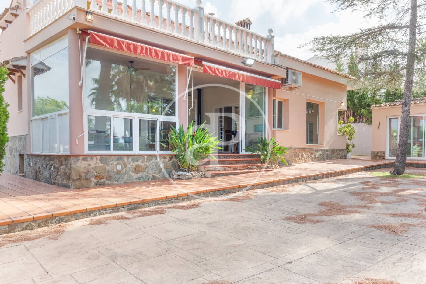 6 bedroom Villa for rent in Betera with pool - € 3,800 (Ref: 9820603)