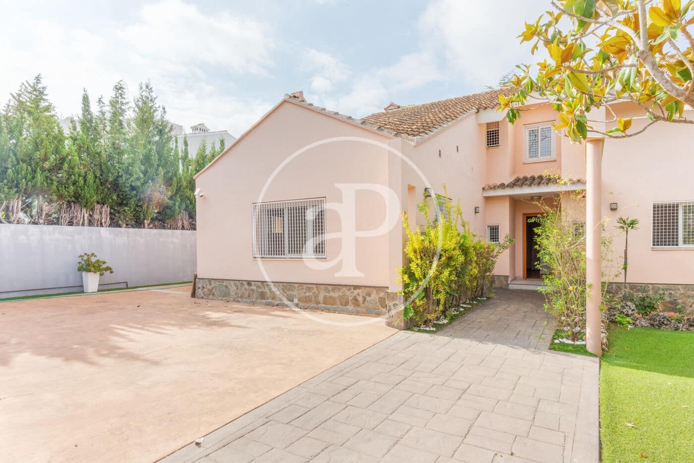 6 bedroom Villa for rent in Betera with pool - € 3,800 (Ref: 9820603)