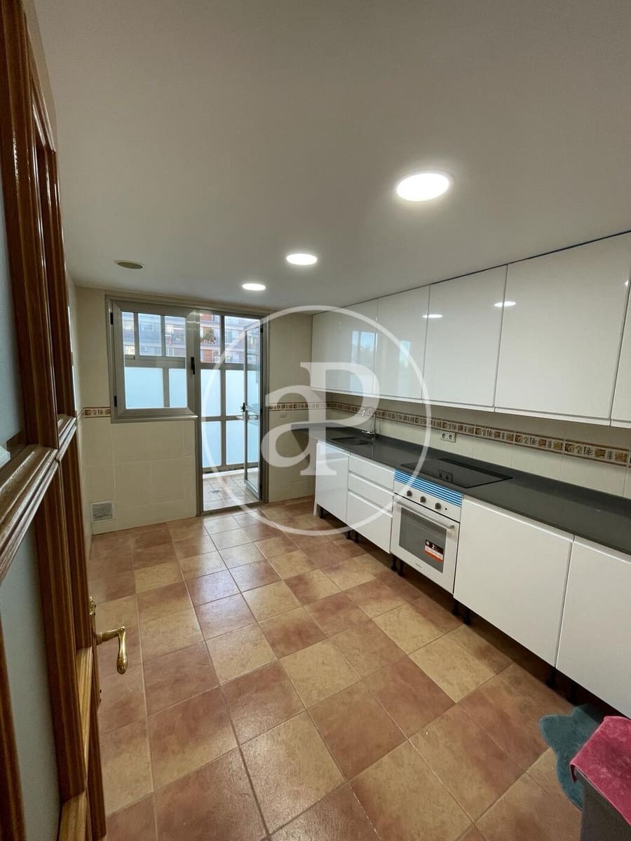 3 makuuhuone Huoneisto vuokrattavana paikassa Valencia kaupunki - 1 500 € (Ref: 9822997)