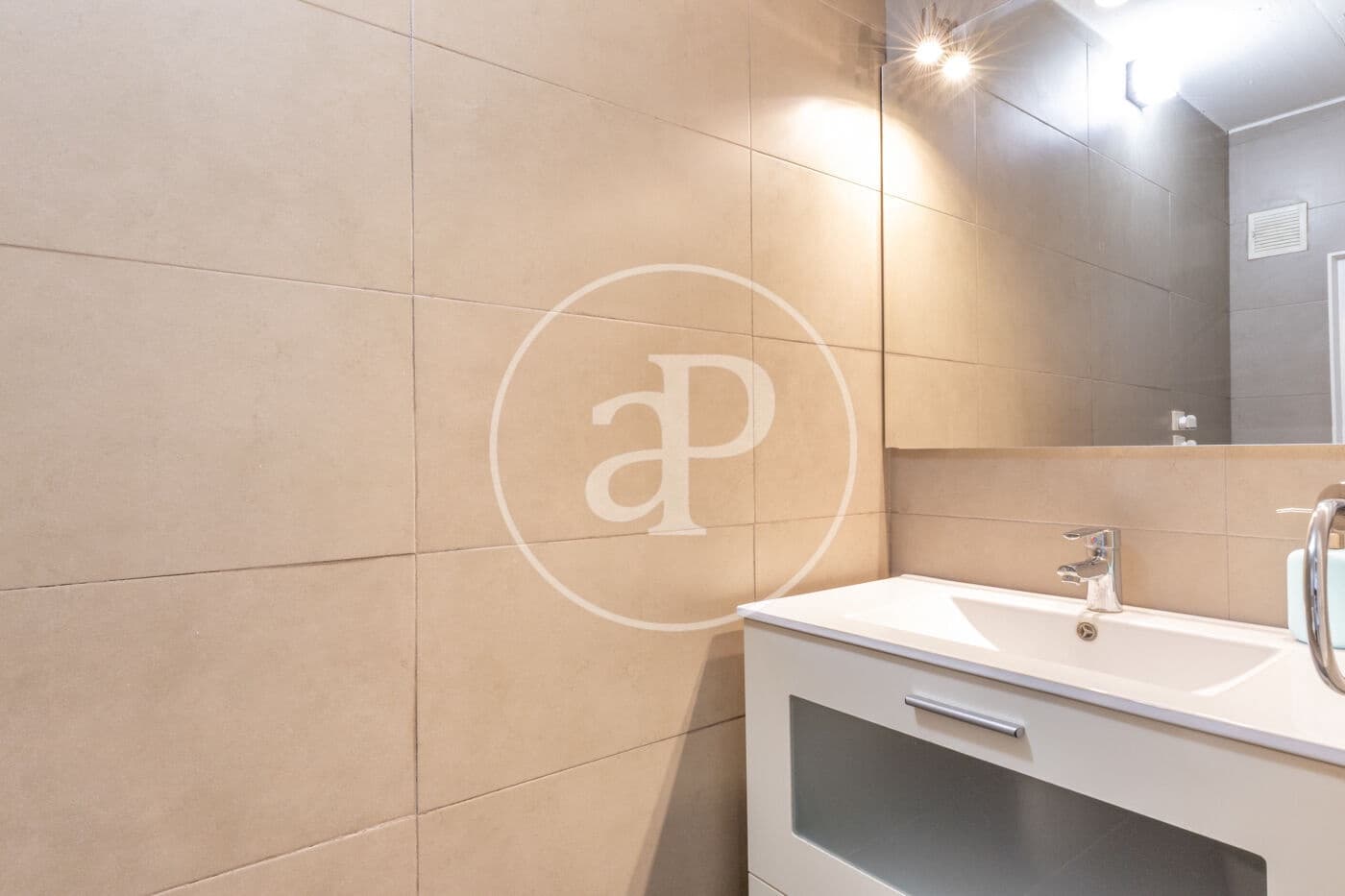 2 Zimmer Apartment zu vermieten in Valencia Stadt mit Pool - 1.450 € (Ref: 9822999)