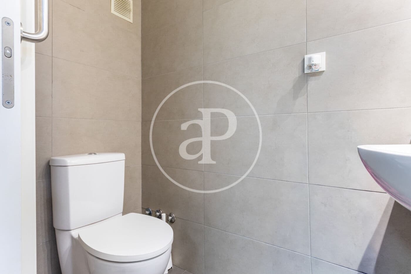 2 Zimmer Apartment zu vermieten in Valencia Stadt mit Pool - 1.450 € (Ref: 9822999)