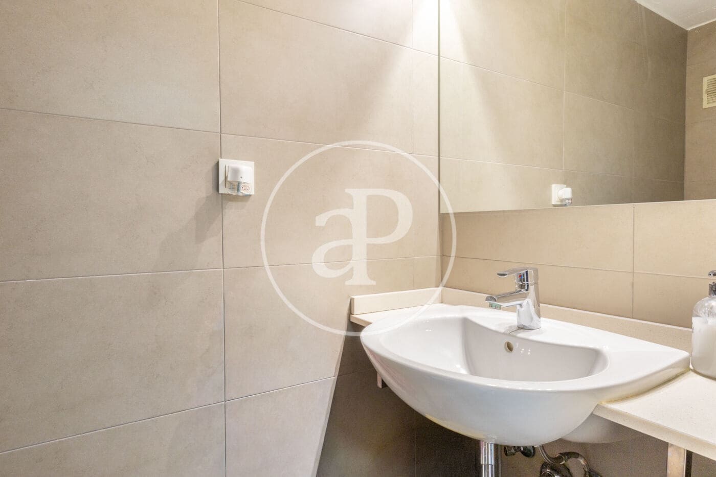2 Zimmer Apartment zu vermieten in Valencia Stadt mit Pool - 1.450 € (Ref: 9822999)