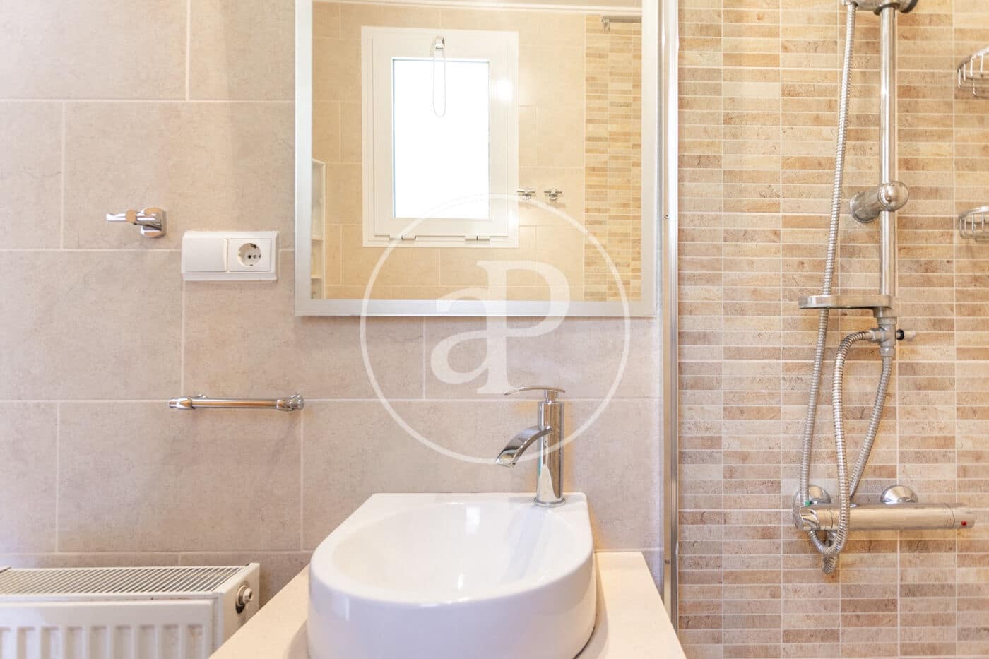 4 bedroom Villa for sale in Catadau with pool - € 190,000 (Ref: 9825342)