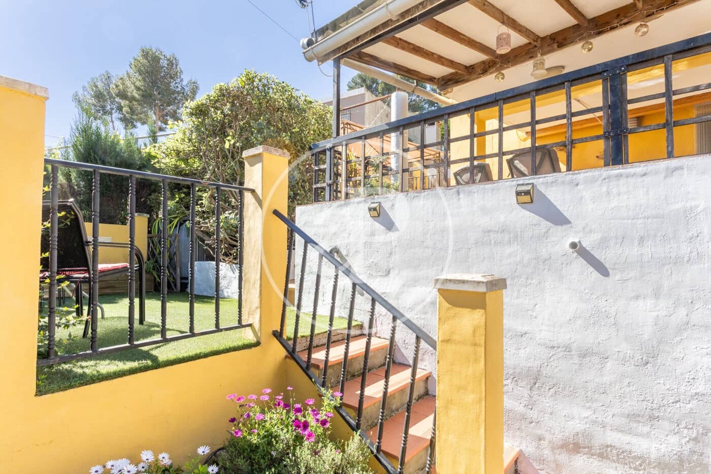4 bedroom Villa for sale in Catadau with pool - € 190,000 (Ref: 9825342)