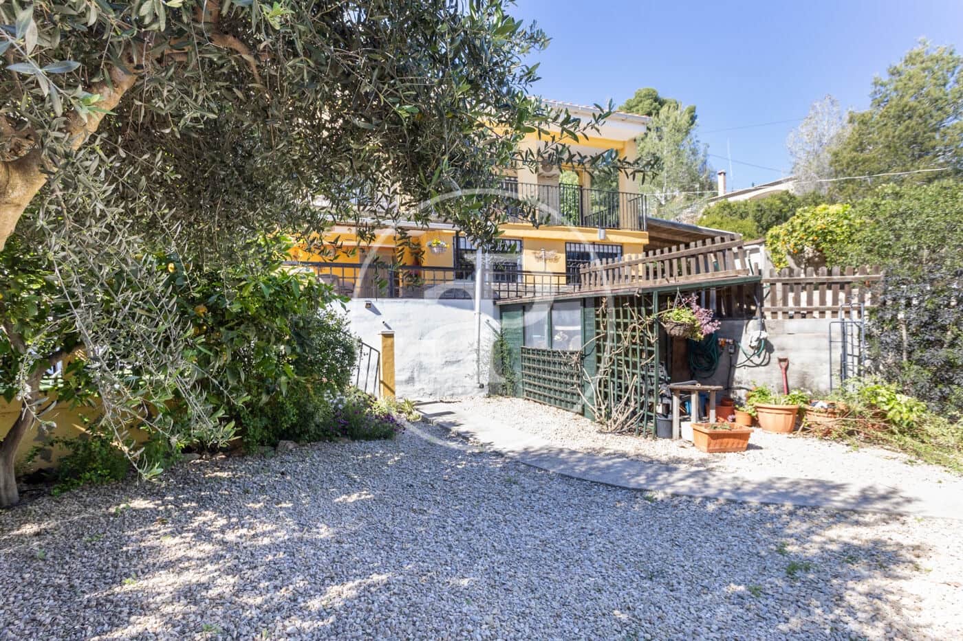 4 bedroom Villa for sale in Catadau with pool - € 190,000 (Ref: 9825342)
