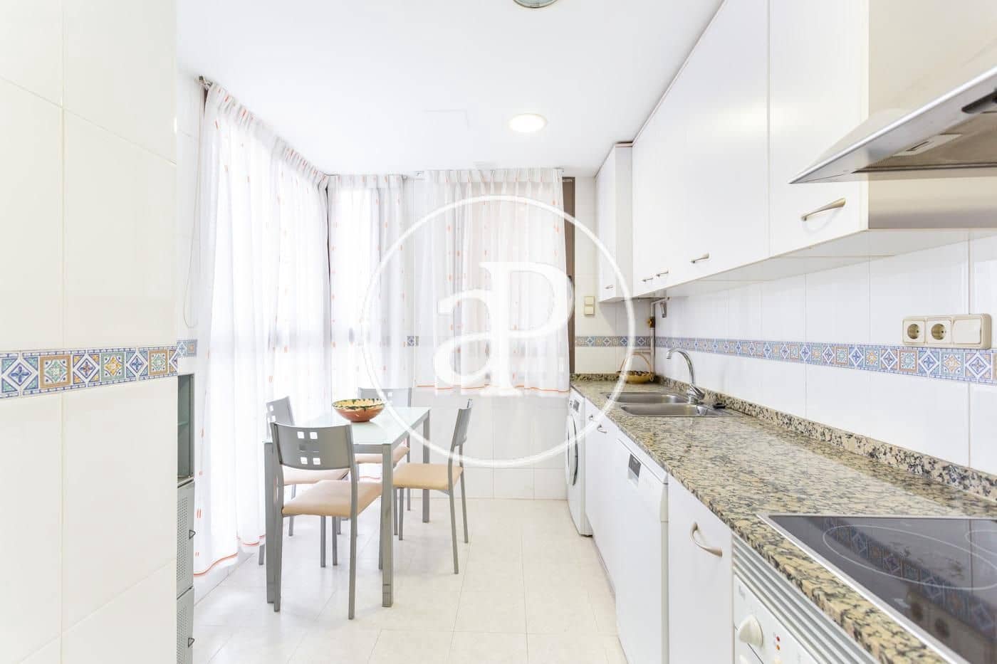 Apartamento de 3 habitaciones en València ciudad en alquiler con piscina garaje - 2.500 € (Ref: 9829255)
