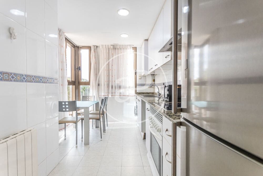 3 bedroom Apartment for rent in Valencia city with pool garage - € 2,300 (Ref: 9829255)