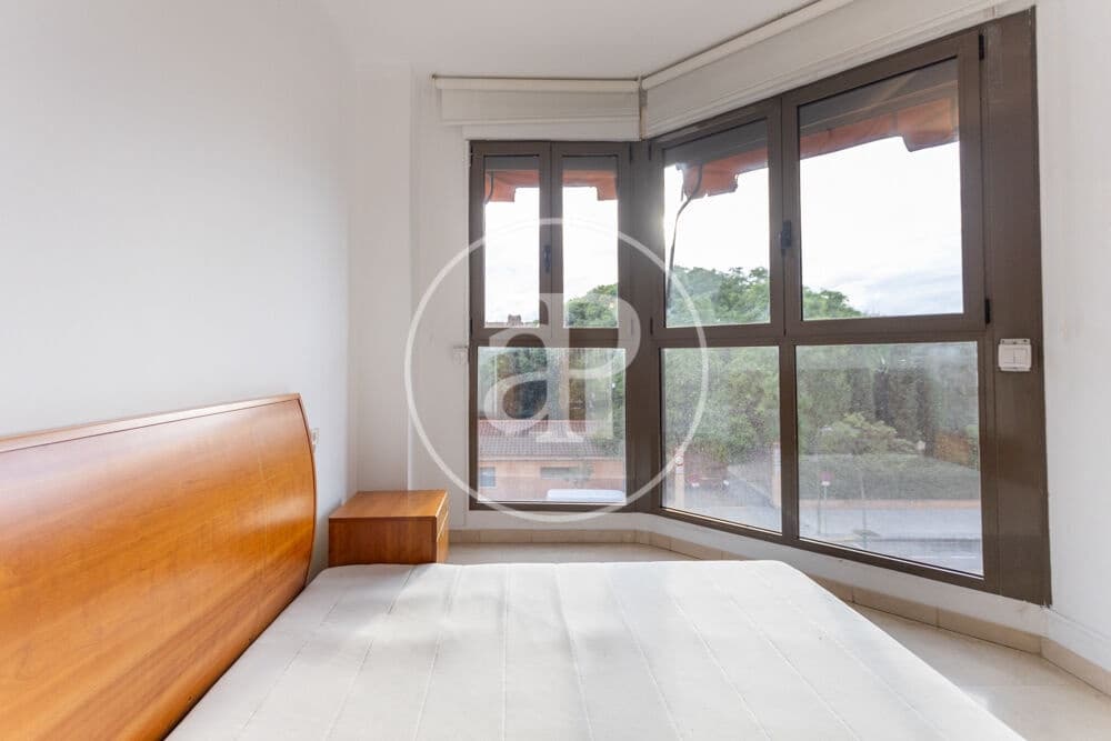 3 bedroom Apartment for rent in Valencia city with pool garage - € 2,300 (Ref: 9829255)