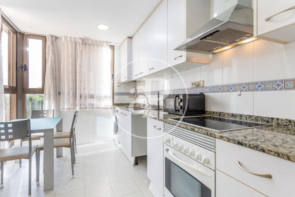 3 bedroom Apartment for rent in Valencia city with pool garage - € 2,300 (Ref: 9829255)