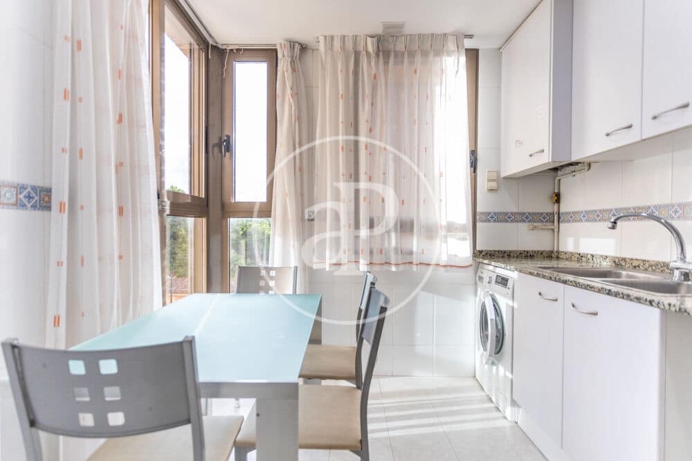 3 bedroom Apartment for rent in Valencia city with pool garage - € 2,300 (Ref: 9829255)