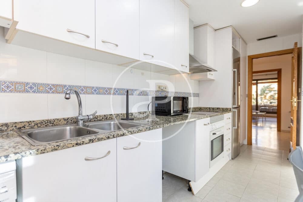 3 bedroom Apartment for rent in Valencia city with pool garage - € 2,300 (Ref: 9829255)