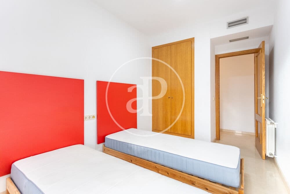 3 bedroom Apartment for rent in Valencia city with pool garage - € 2,300 (Ref: 9829255)