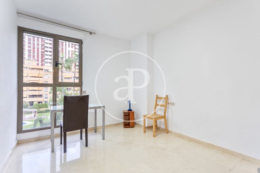 3 bedroom Apartment for rent in Valencia city with pool garage - € 2,300 (Ref: 9829255)