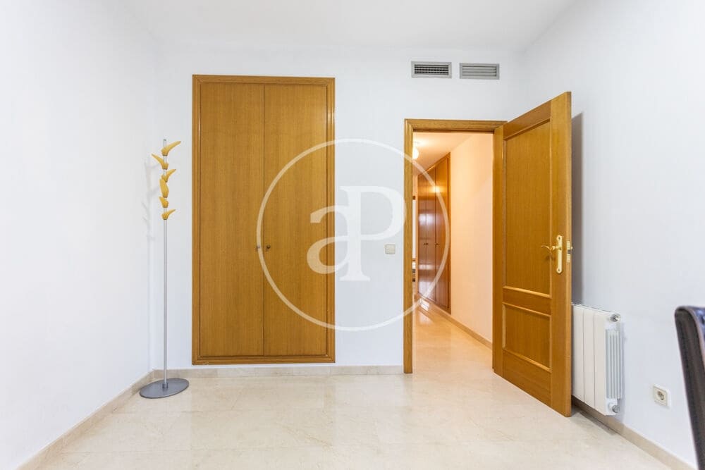 3 bedroom Apartment for rent in Valencia city with pool garage - € 2,300 (Ref: 9829255)