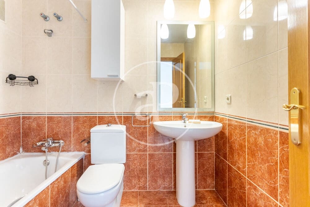 3 bedroom Apartment for rent in Valencia city with pool garage - € 2,300 (Ref: 9829255)