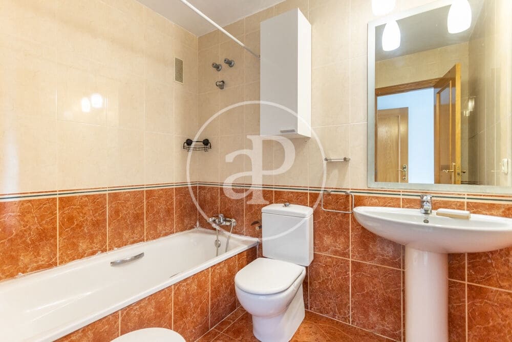 3 bedroom Apartment for rent in Valencia city with pool garage - € 2,300 (Ref: 9829255)