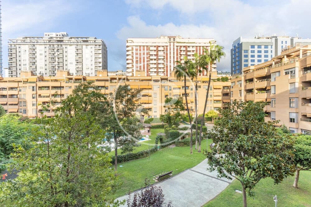 3 bedroom Apartment for rent in Valencia city with pool garage - € 2,300 (Ref: 9829255)