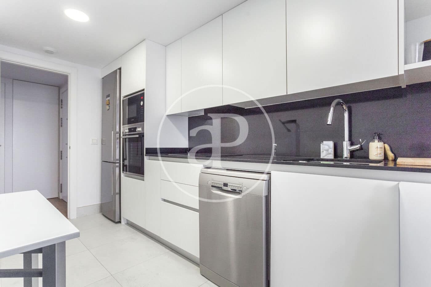 Apartamento de 3 habitaciones en València ciudad en alquiler con piscina garaje - 2.800 € (Ref: 9829257)
