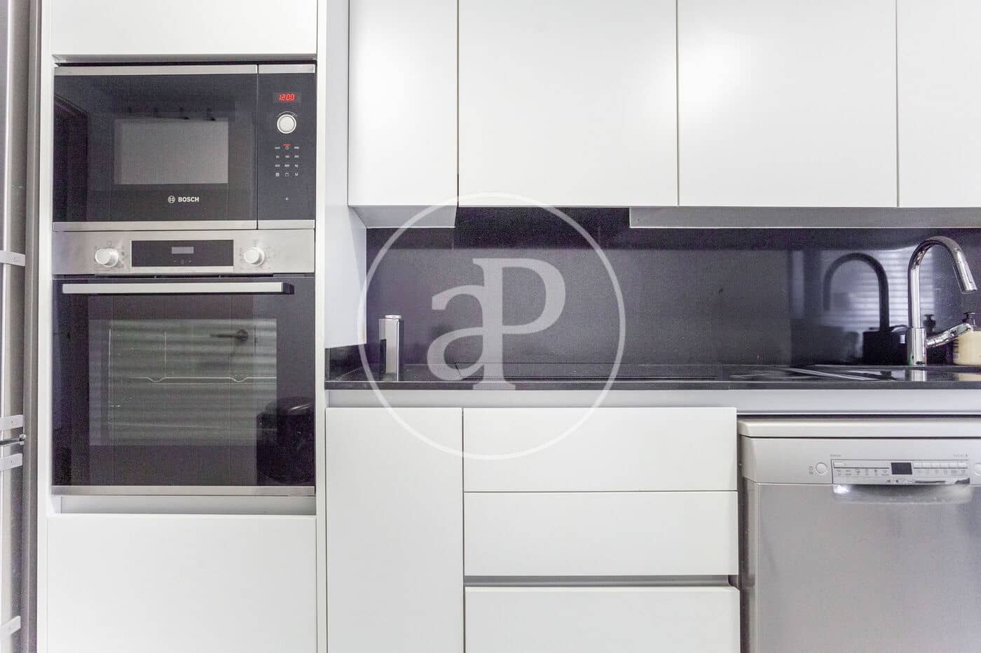 Apartamento de 3 habitaciones en València ciudad en alquiler con piscina garaje - 2.800 € (Ref: 9829257)