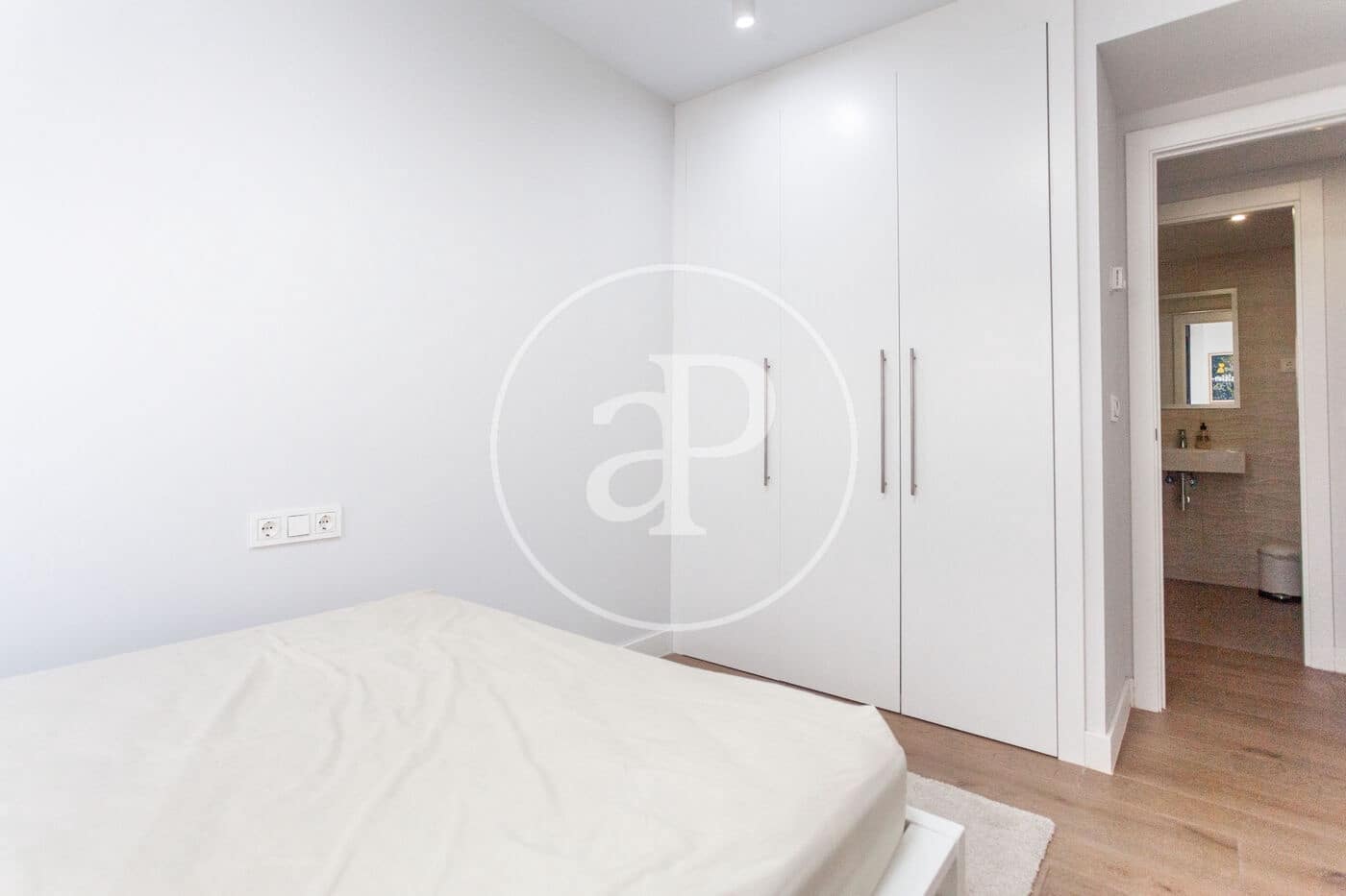 Apartamento de 3 habitaciones en València ciudad en alquiler con piscina garaje - 2.800 € (Ref: 9829257)