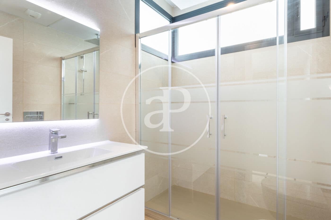 Villa/Maison de 4 chambres à louer à Betera avec piscine - 4 200 € (Ref: 9829258)
