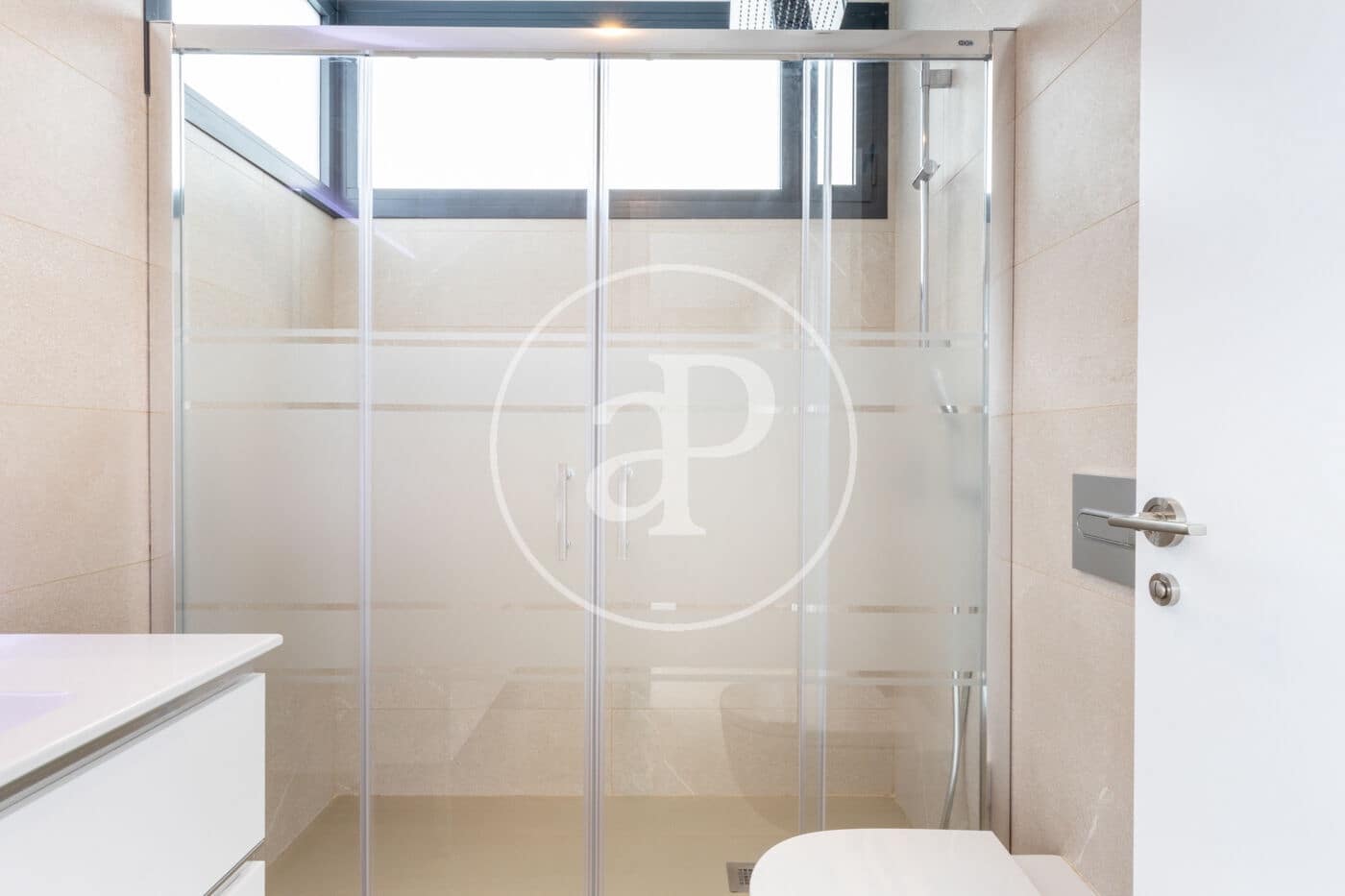 Villa/Maison de 4 chambres à louer à Betera avec piscine - 4 200 € (Ref: 9829258)
