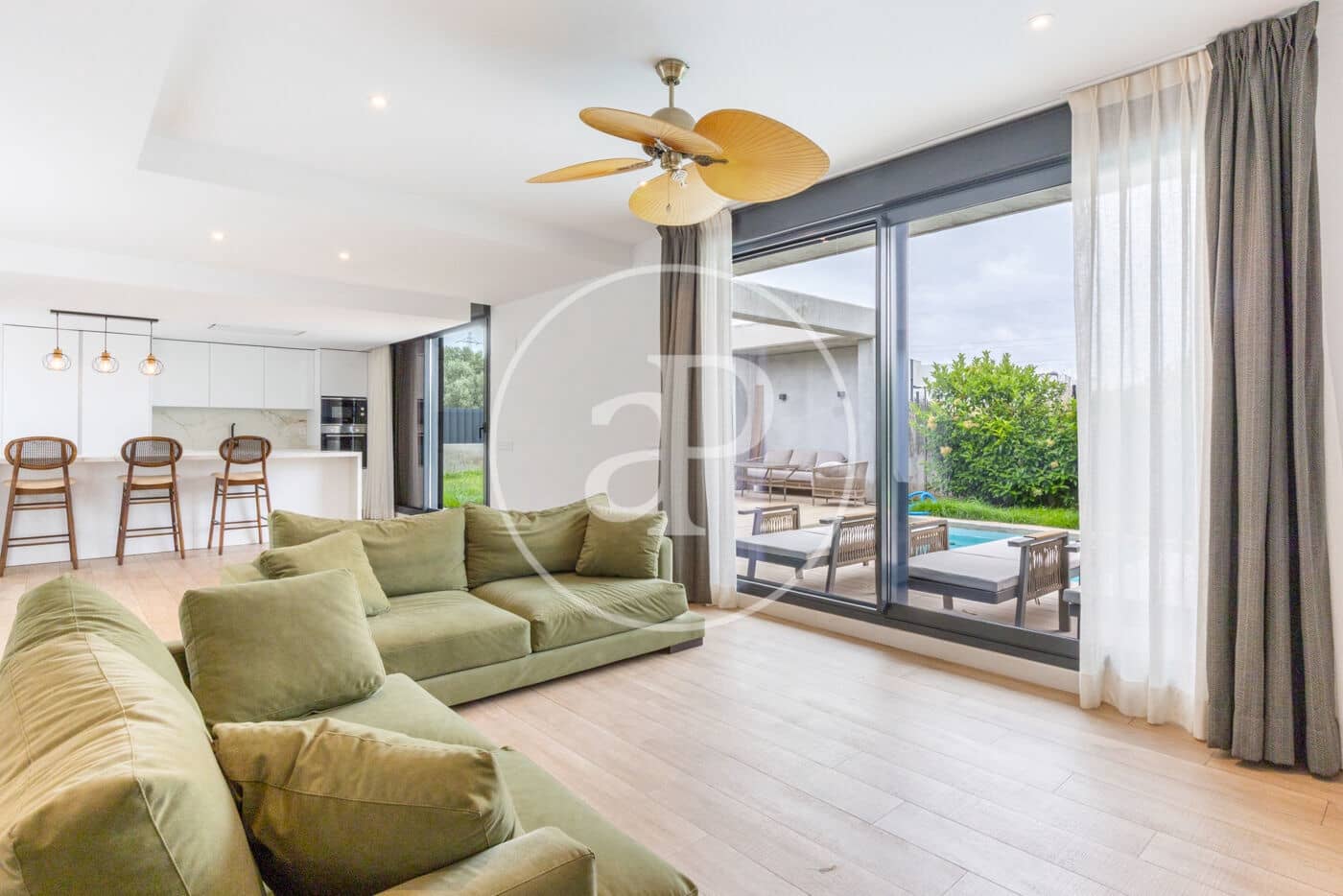 Villa/Maison de 4 chambres à louer à Betera avec piscine - 4 200 € (Ref: 9829258)