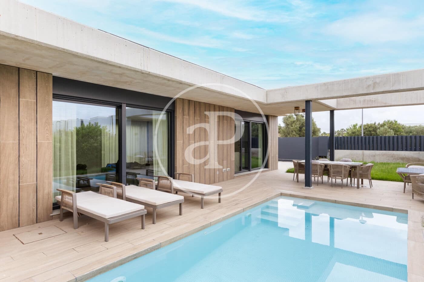 Villa/Maison de 4 chambres à louer à Betera avec piscine - 4 200 € (Ref: 9829258)