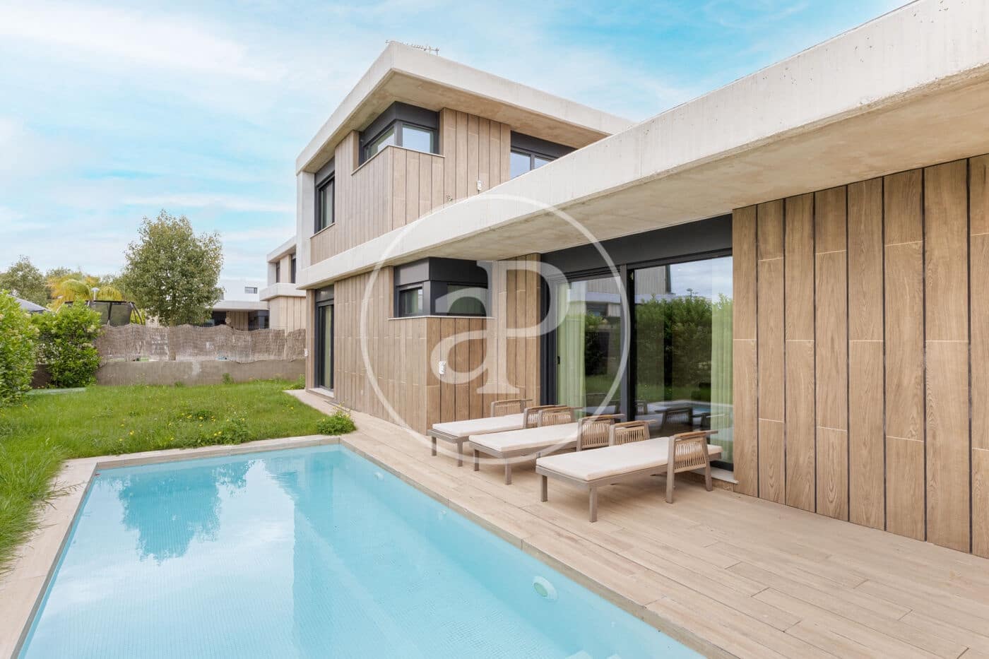 Villa/Maison de 4 chambres à louer à Betera avec piscine - 4 200 € (Ref: 9829258)
