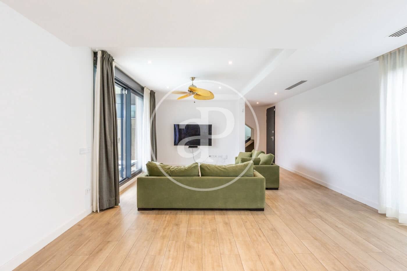 Villa/Maison de 4 chambres à louer à Betera avec piscine - 4 200 € (Ref: 9829258)