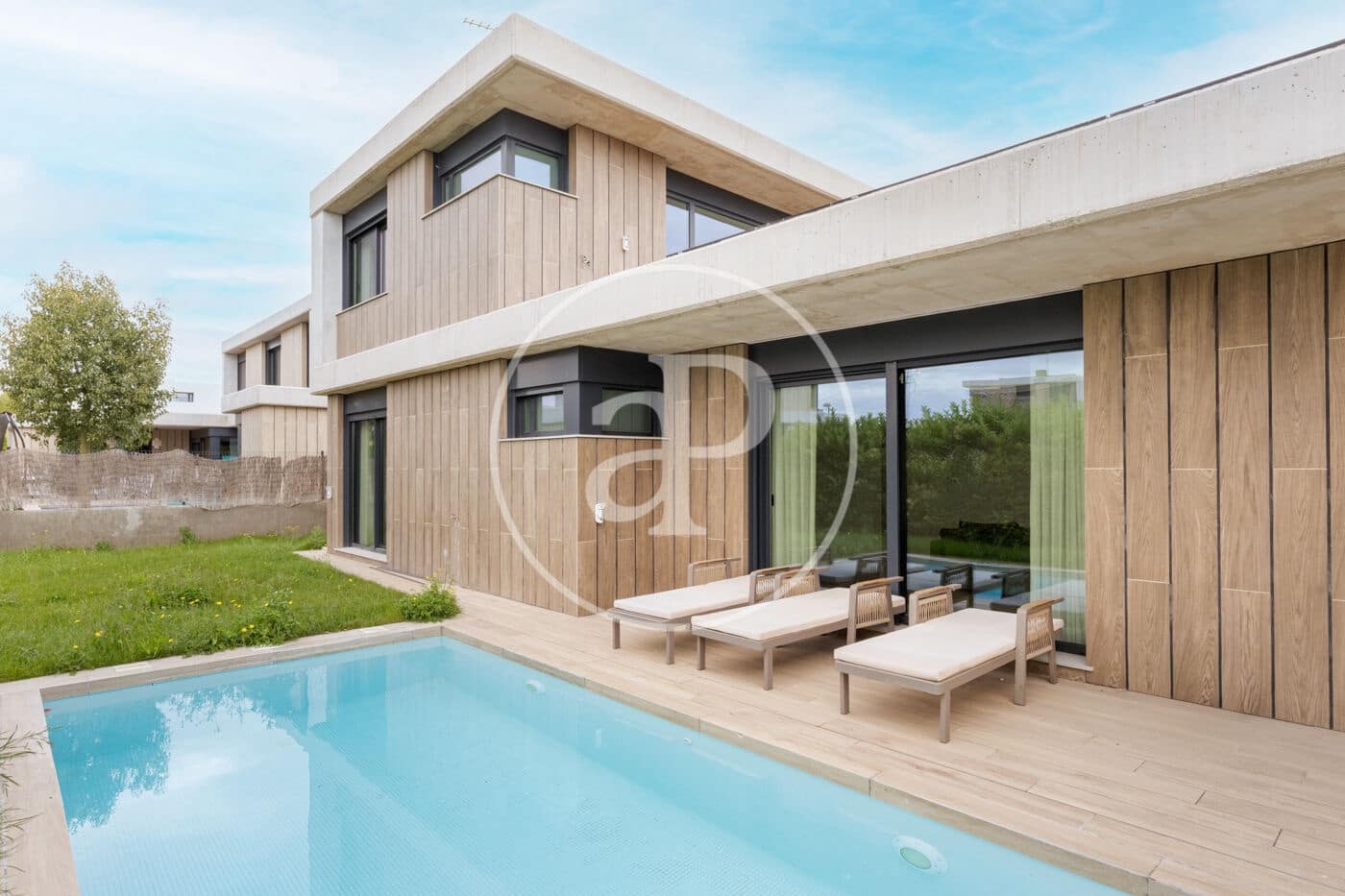 Villa/Maison de 4 chambres à louer à Betera avec piscine - 4 200 € (Ref: 9829258)